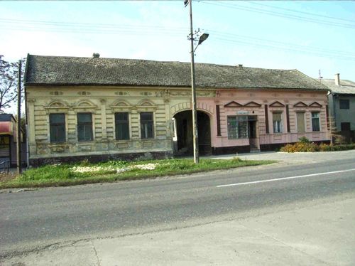 Bild 26 – Ein schönes 9-Fensterhaus in der Hauptgasse (Haus Nr. 109) im Jahr 2005 . . .